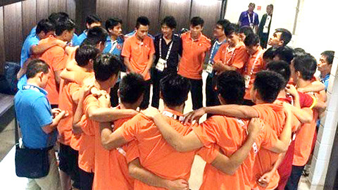 Năm lý do không nên sa thải HLV Miura ảnh 1