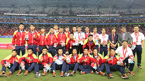 Hé lộ những 'tuyệt chiêu' khích lệ tinh thần của HLV Miura ảnh 2