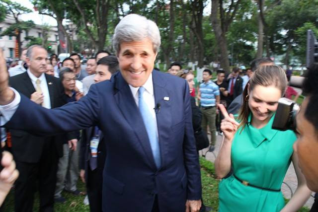 Ông Obama thưởng thức bún chả Hà Nội ảnh 41