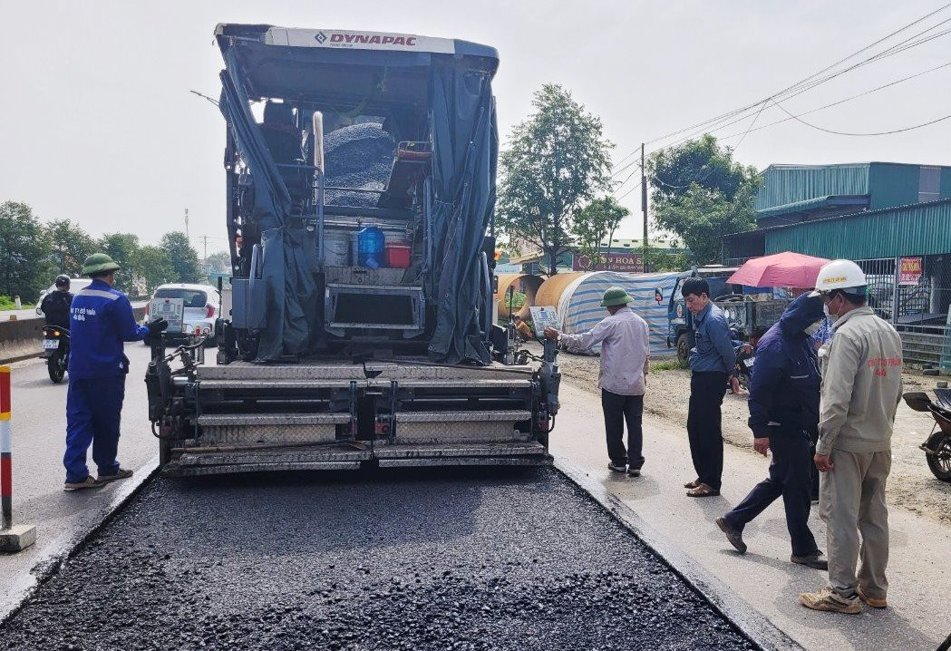 Nhiều đoạn tuyến đã bắt đầu thảm lại, hoàn trả mặt đường