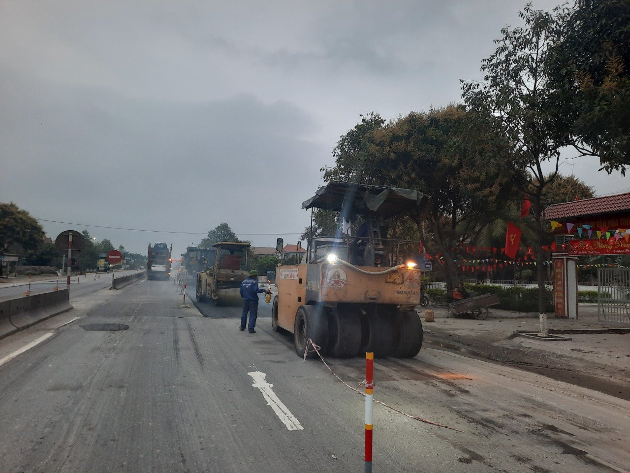Hiện chủ đầu tư đang nỗ lực sửa chữa để đảm bảo cho giao thông tết Nguyên đán được êm thuận