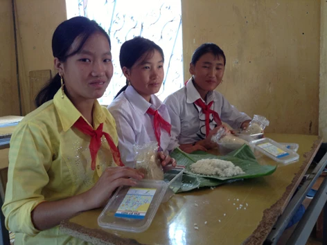 Những nữ sinh khăn quàng đỏ này đều có thể bị cướp về làm vợ 