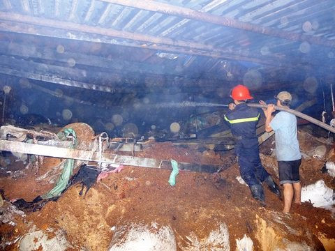 Cháy lớn thiêu rụi nhà máy dệt, thiệt hại hàng chục tỷ đồng ảnh 1