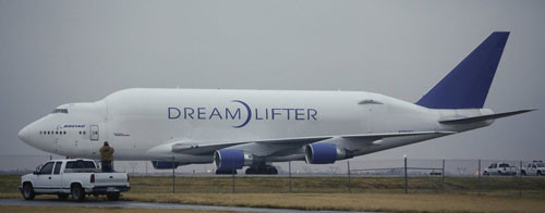 ...và năm đó 13 tiếng trước khi cất cánh vào chiều hôm sau. Ảnh: NPR 