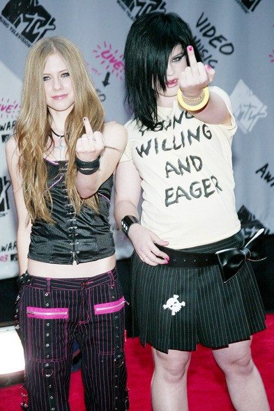 Avril Lavigne và Kelly Osbourne. Avril Lavigne và Kelly Osbourne