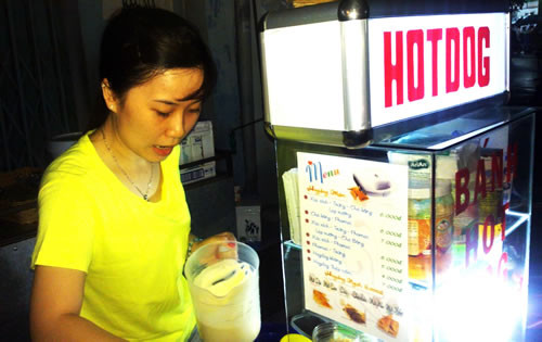 Tiệm hot dog của sinh viên Mỹ Anh. Tiệm hot dog của sinh viên Mỹ Anh