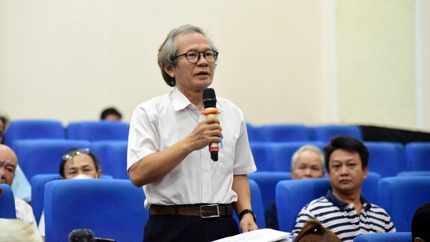 Cử tri TP Thủ Đức nêu ý kiến tại buổi tiếp xúc. Ảnh: THANH THUỲ.