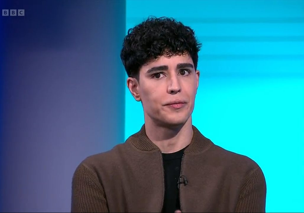 Omid Scobie nhiều lần phủ nhận Hoàng tử Harry và Meghan Markle giúp viết sách. Ảnh: BBCNewsnight. Omid Scobie nhiều lần phủ nhận Hoàng tử Harry và Meghan Markle giúp viết sách. Ảnh: BBCNewsnight.