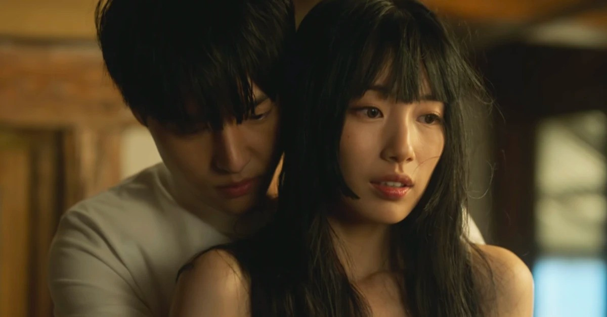 7. Doona!: Lên sóng vào ngày 20/10, Doona! là bộ phim truyền hình tình cảm, lãng mạn dựa trên webtoon The Girl Downstairs của Min Song Ah. Phim kể về nam sinh đại học Won Jun (Yang Se Jong) trở thành bạn cùng nhà trọ với Doona (Bae Suzy), cựu thần tượng Kpop xinh đẹp. Từ xa lạ, hai người dần trở thành bạn rồi phát triển đến mối quan hệ tình cảm nam nữ. 7. Doona!: Lên sóng vào ngày 20/10, Doona! là bộ phim truyền hình tình cảm, lãng mạn dựa trên webtoon The Girl Downstairs của Min Song Ah. Phim kể về nam sinh đại học Won Jun (Yang Se Jong) trở thành bạn cùng nhà trọ với Doona (Bae Suzy), cựu thần tượng Kpop xinh đẹp. Từ xa lạ, hai người dần trở thành bạn rồi phát triển đến mối quan hệ tình cảm nam nữ.