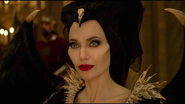Angelina dự kiến tái xuất trong Maleficent 3.