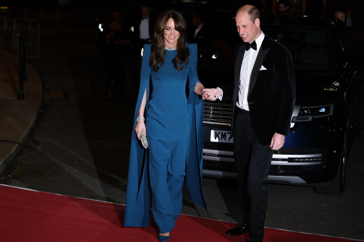 Hoàng tử William và Công nương Kate tươi cười khi bước xuống thảm đỏ tại Albert Hall. Ảnh: Getty Images. Hoàng tử William và Công nương Kate tươi cười khi bước xuống thảm đỏ tại Albert Hall. Ảnh: Getty Images.