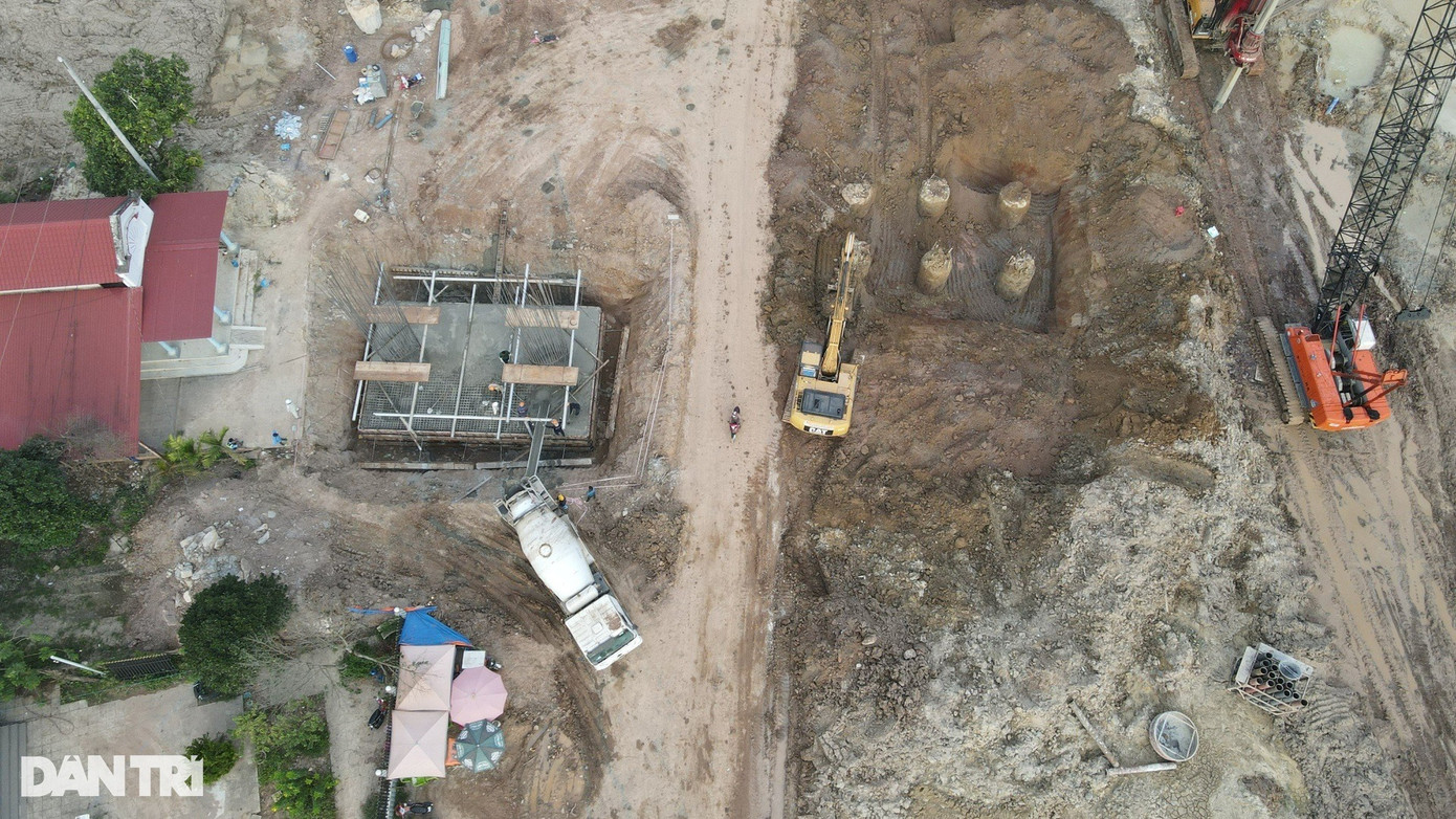 Đại diện Tổng công ty Cảng Hàng không Việt Nam (ACV) cho biết, đến nay đối với Tuyến T1, huyện Long Thành cơ bản bàn giao xong với diện tích hơn 60ha đất. Còn đối với tuyến T2, tỷ lệ bàn giao chưa được phân nửa, do đó nhà thầu chưa thể thi công Tuyến T2.