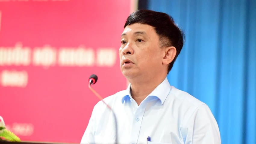 Phó Chủ tịch UBND TP Thủ Đức Nguyễn Kỳ Phùng trả lời ý kiến cử tri. Ảnh: THANH THUỲ.