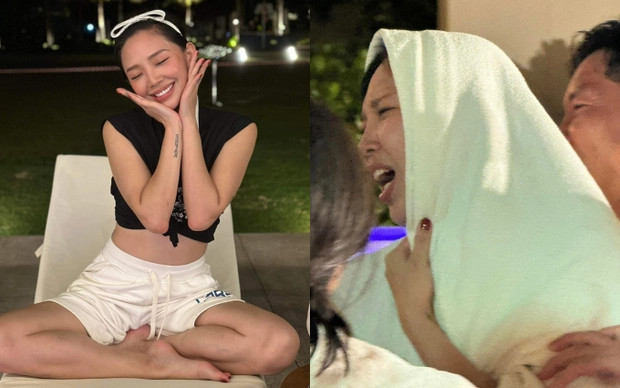 Trong khi đó, Tóc Tiên cho biết cô được 4 người dìu về phòng sau bữa tiệc này. Tóc Tiên chia sẻ: "Lần đầu đi đám cưới phương xa, tôi cố gắng xây dựng hình ảnh phụ nữ thân thiện, dễ gần để chung vui cùng cô dâu chú rể nhưng banh chành. Tuy vật vạ bên hồ bơi và cần 4 người đàn ông dìu về khách sạn, tôi vẫn nhớ rất rõ những mảng tâm sự góc khuất của hội chị em, nhớ luôn ai ngồi khóc dưới chân tôi và ai nằm cạnh bên - nhớ hết ai xô ai xuống hồ bơi”. Trong khi đó, Tóc Tiên cho biết cô được 4 người dìu về phòng sau bữa tiệc này. Tóc Tiên chia sẻ: "Lần đầu đi đám cưới phương xa, tôi cố gắng xây dựng hình ảnh phụ nữ thân thiện, dễ gần để chung vui cùng cô dâu chú rể nhưng banh chành. Tuy vật vạ bên hồ bơi và cần 4 người đàn ông dìu về khách sạn, tôi vẫn nhớ rất rõ những mảng tâm sự góc khuất của hội chị em, nhớ luôn ai ngồi khóc dưới chân tôi và ai nằm cạnh bên - nhớ hết ai xô ai xuống hồ bơi”.