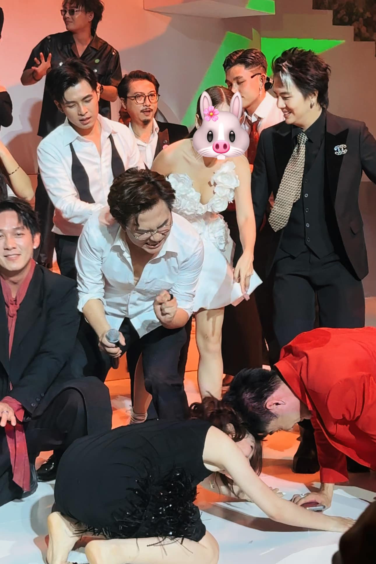 Mới đây, Hòa Minzy chia sẻ một số khoảnh khắc có “1-0-2” tại đám cưới Gin Tuấn Kiệt và Puka ở TP.HCM. Theo đó, giọng ca quê Bắc Ninh tiếp tục vui hết mình trong ngày trọng đại của đàn chị thân thiết. Mới đây, Hòa Minzy chia sẻ một số khoảnh khắc có “1-0-2” tại đám cưới Gin Tuấn Kiệt và Puka ở TP.HCM. Theo đó, giọng ca quê Bắc Ninh tiếp tục vui hết mình trong ngày trọng đại của đàn chị thân thiết.