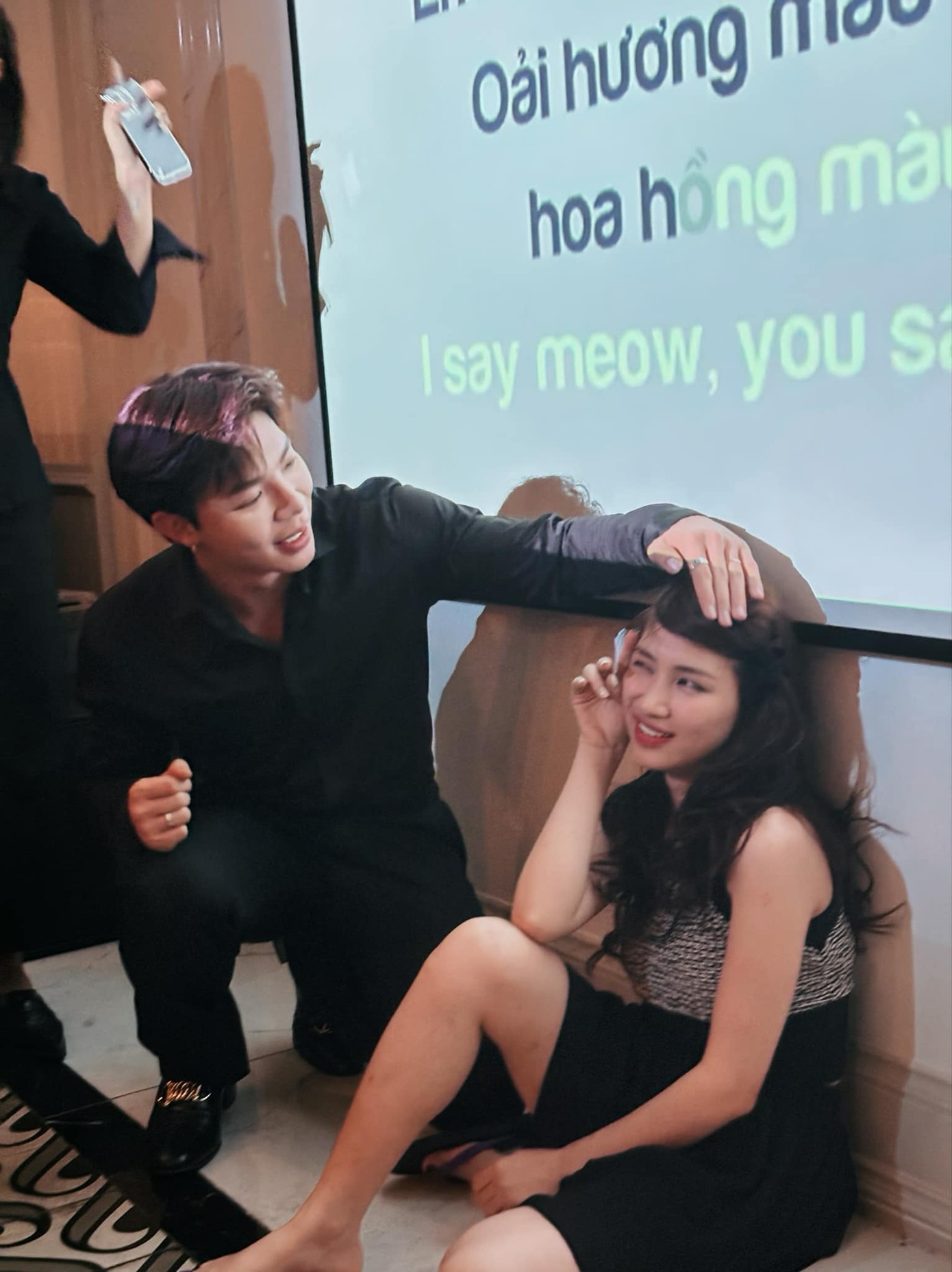 Những khoảnh khắc hậu trường của sao Việt. Những khoảnh khắc hậu trường của sao Việt.