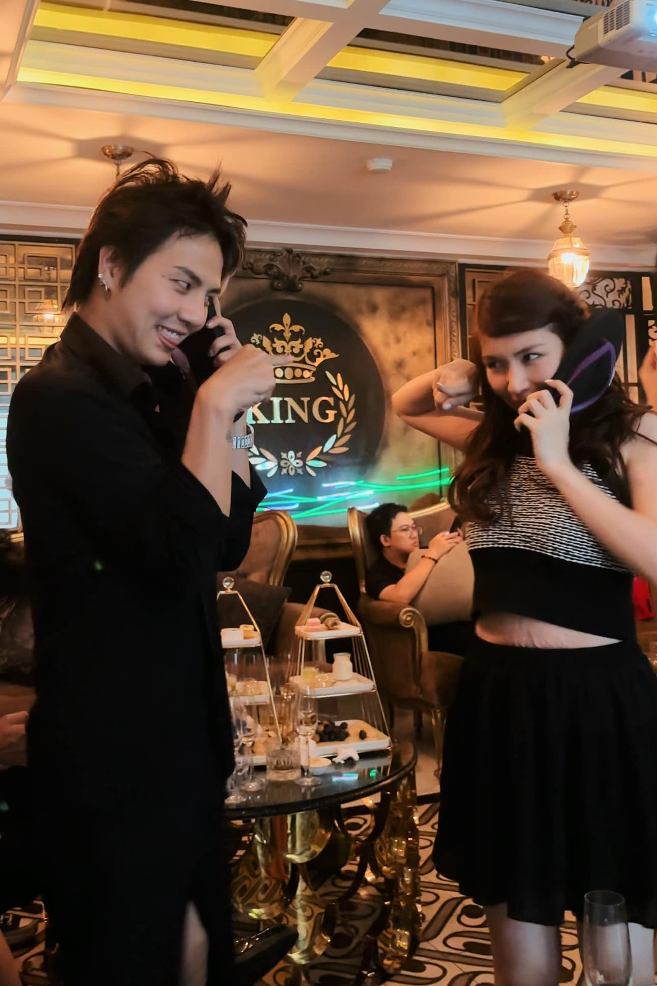 Những khoảnh khắc hậu trường của sao Việt. Những khoảnh khắc hậu trường của sao Việt.