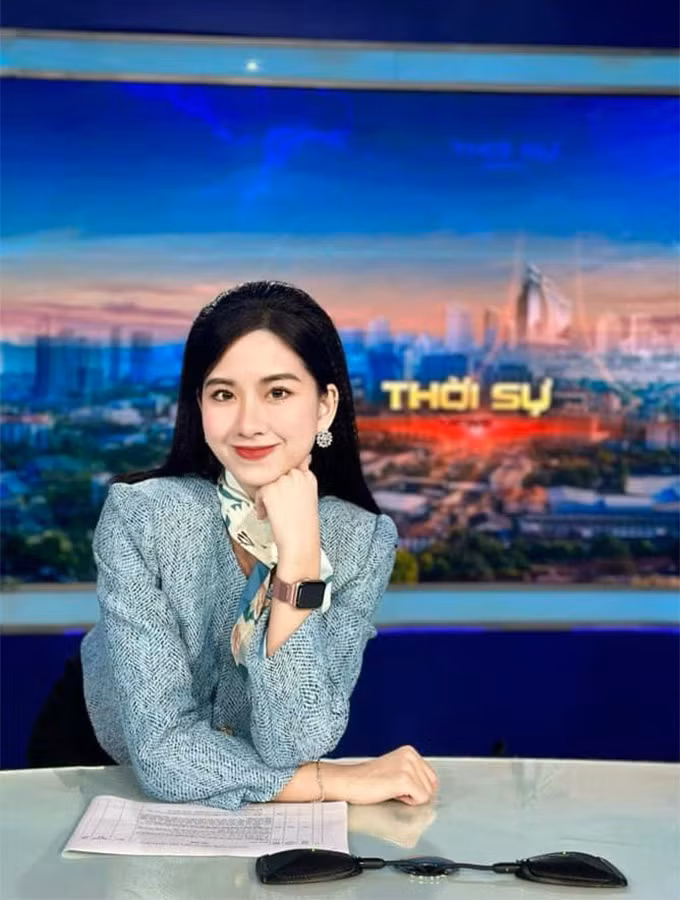 Nhan sắc MC Văn Doanh Nhi.