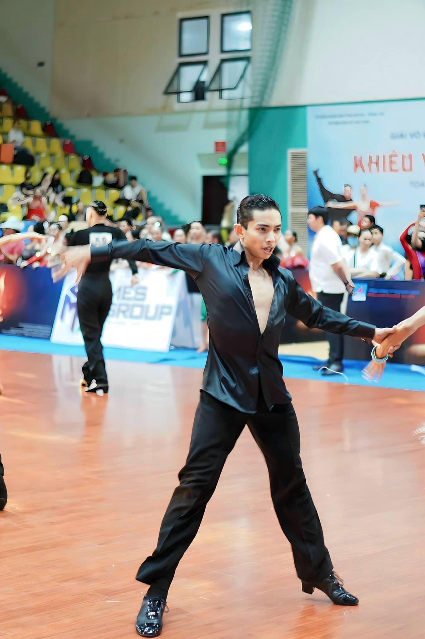 Phan Hiển nói anh không bao giờ dám nhận mình nhảy đẹp. Phan Hiển nói anh không bao giờ dám nhận mình nhảy đẹp.