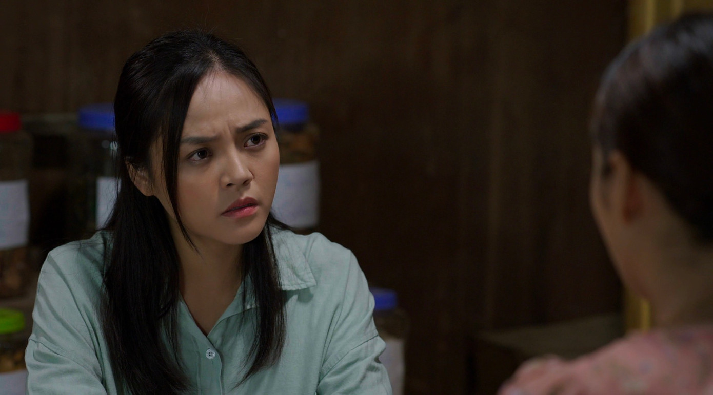 Ánh mắt sắc lẹm của Thu Quỳnh bị cho là yếu điểm khi cô diễn cảnh buồn, xúc động.