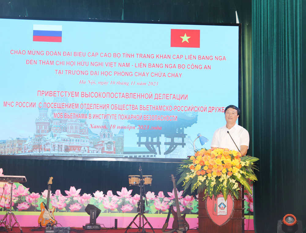 Đồng chí Bùi Minh Giám – Phó Chủ tịch thường trực Chi hội Hữu nghị Việt Nam – Liên bang Nga Bộ Công an phát biểu tại buổi gặp gỡ.