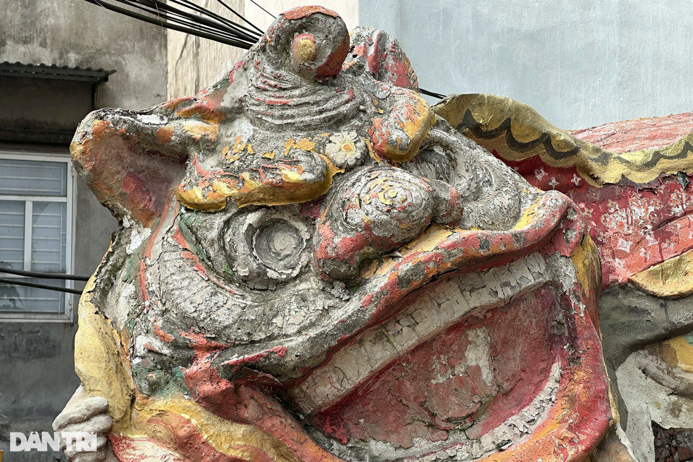 Một phần đầu lân trong tác phẩm "Múa lân".