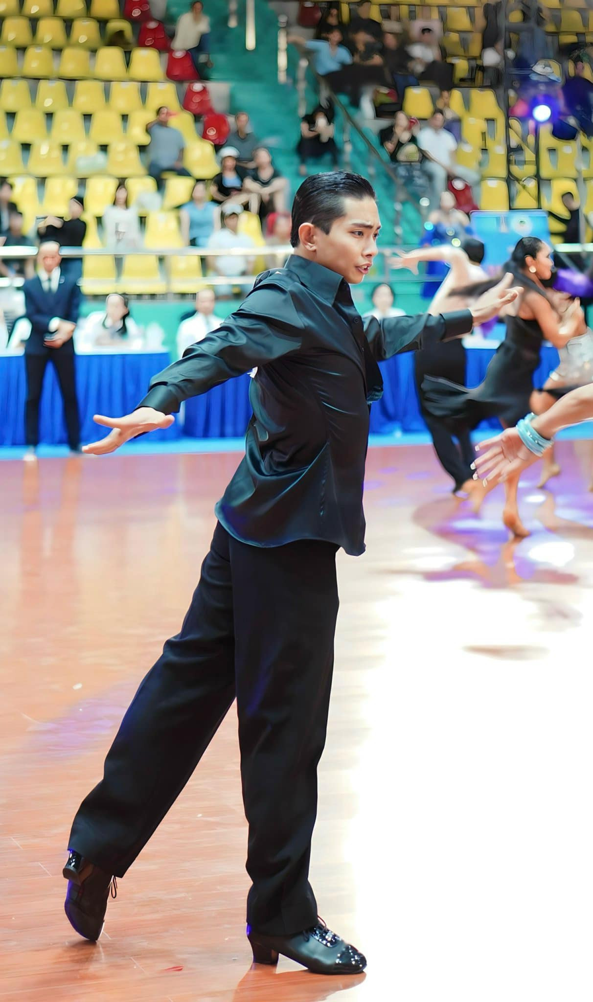 Phan Hiển nói anh không bao giờ dám nhận mình nhảy đẹp. Phan Hiển nói anh không bao giờ dám nhận mình nhảy đẹp.