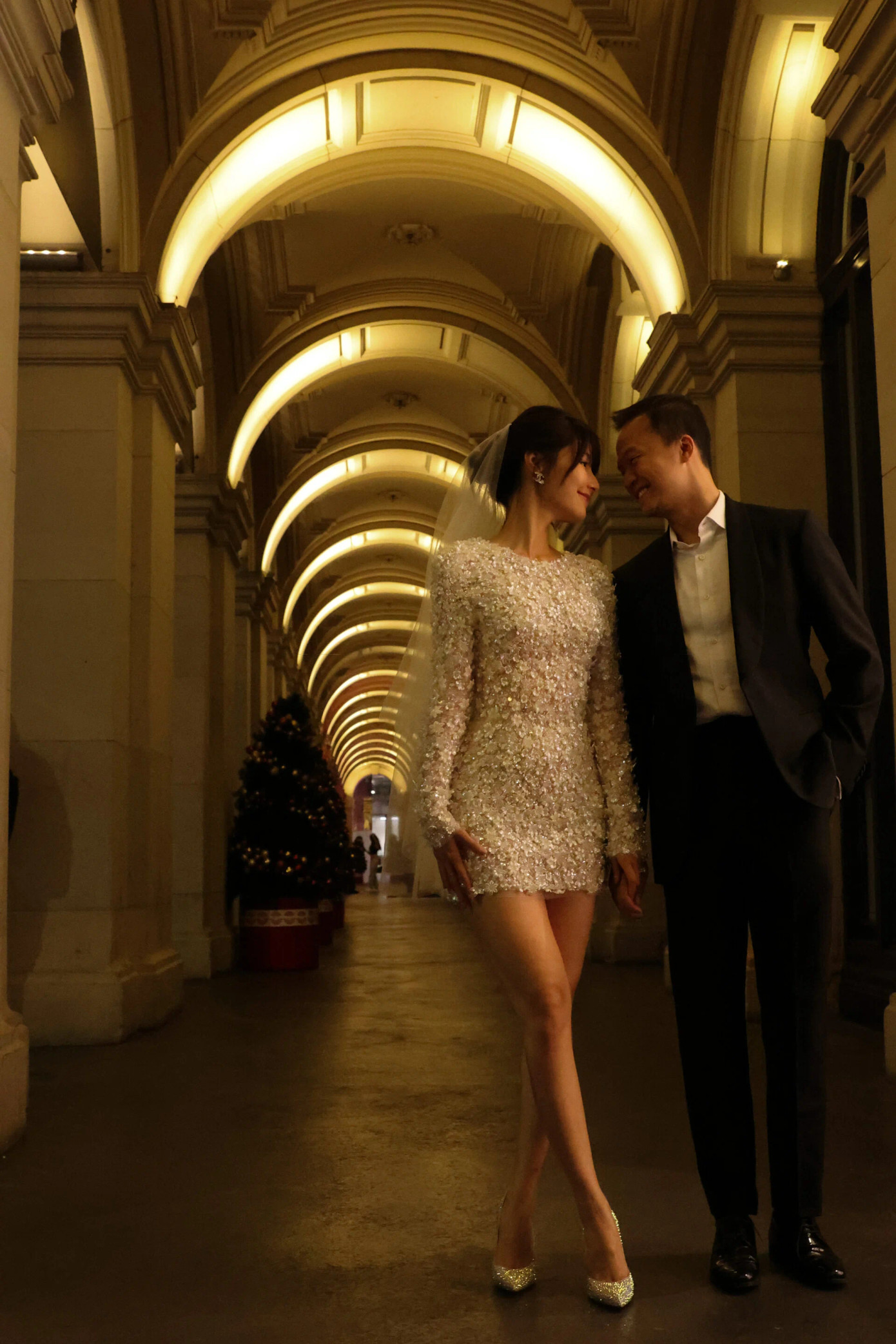 Vinh Nguyễn là doanh nhân trong lĩnh vực xây dựng, từng theo học tại Đại học Công nghệ Swinburne, Australia. Anh cầu hôn Diễm My 9X trên khinh khí cầu cuối năm 2022 trong chuyến du lịch Australia.