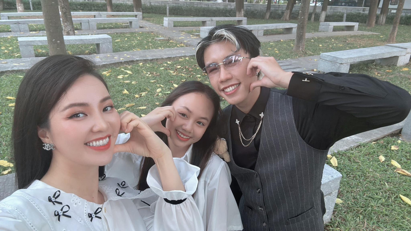 BTV Thụy Vân chia sẻ hậu trường Chuyển động 24h cuối tuần và những ấn tượng về hai diễn viên Long Vũ, Hồng Nhung. BTV Thụy Vân chia sẻ hậu trường Chuyển động 24h cuối tuần và những ấn tượng về hai diễn viên Long Vũ, Hồng Nhung.