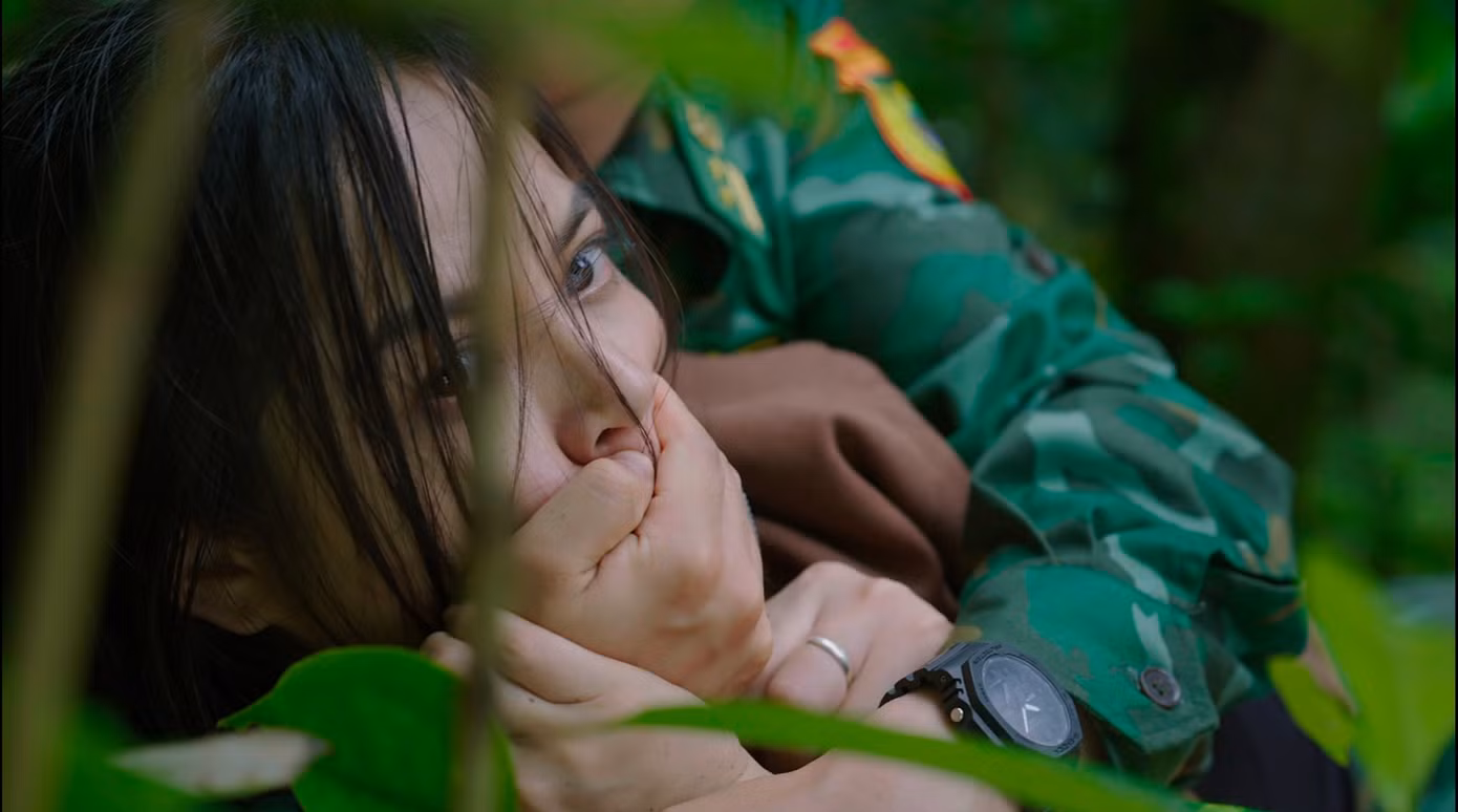 Ánh mắt sắc lẹm của Thu Quỳnh bị cho là yếu điểm khi cô diễn cảnh buồn, xúc động.