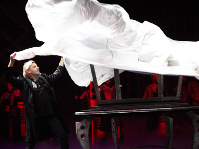 Chương trình nghệ thuật ảo thuật Incanto đang thu hút khán giả