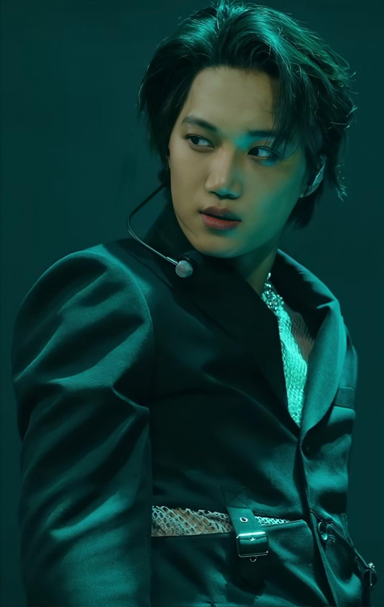 Tạo hình của KAI trong sân khấu Mmmh nhận được nhiều sự yêu thích của fan, bởi vừa có nét huyền bí vừa có nét quyến rũ. Tạo hình của KAI trong sân khấu Mmmh nhận được nhiều sự yêu thích của fan, bởi vừa có nét huyền bí vừa có nét quyến rũ.