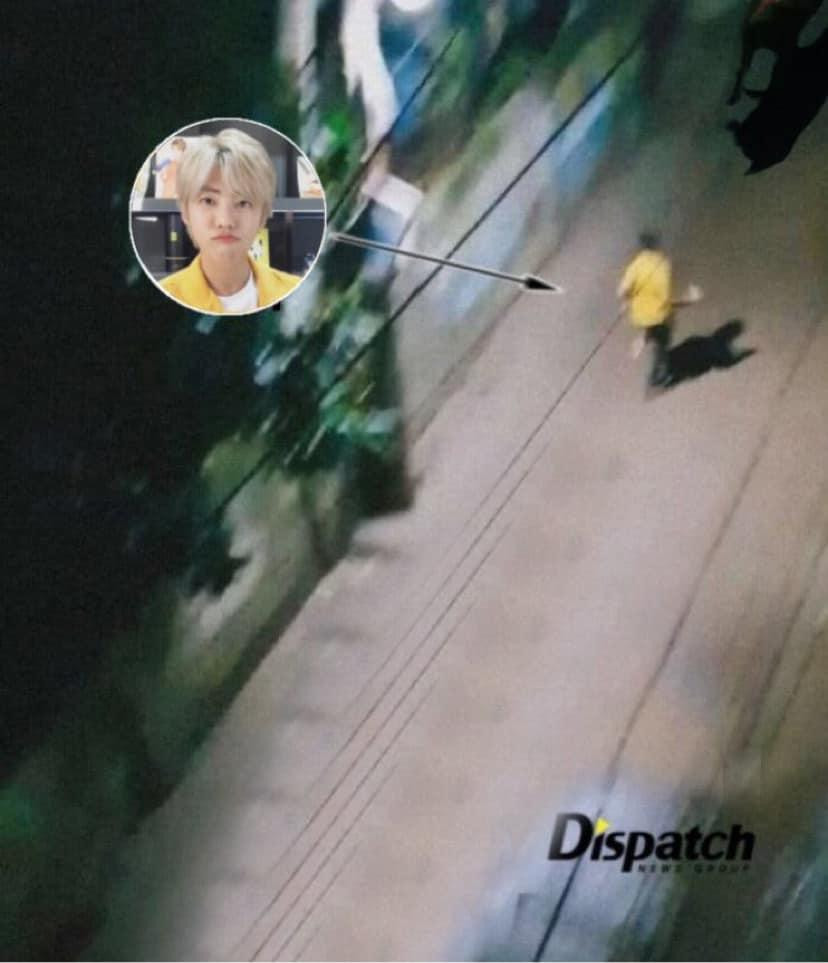 Đến lượt Jaemin (NCT) lại có gì đó sai sai! Fan đã thuận tay chỉnh lại thành Jaemin đuổi theo chú bò, thay vì bị bò đuổi.