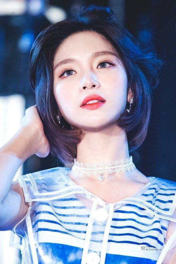 Cả Bella và Naevis đều sở hữu nhiều đường nét giống nhau đến ấn tượng. Cả Bella và Naevis đều sở hữu nhiều đường nét giống nhau đến ấn tượng.