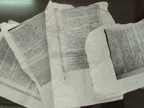 Các bản sao bài giải từ bên ngoài chuyển vào cho thí sinh. Ảnh: V.H.