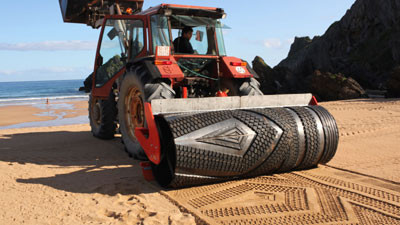 Chiếc xe lu này đang làm nhiệm vụ 