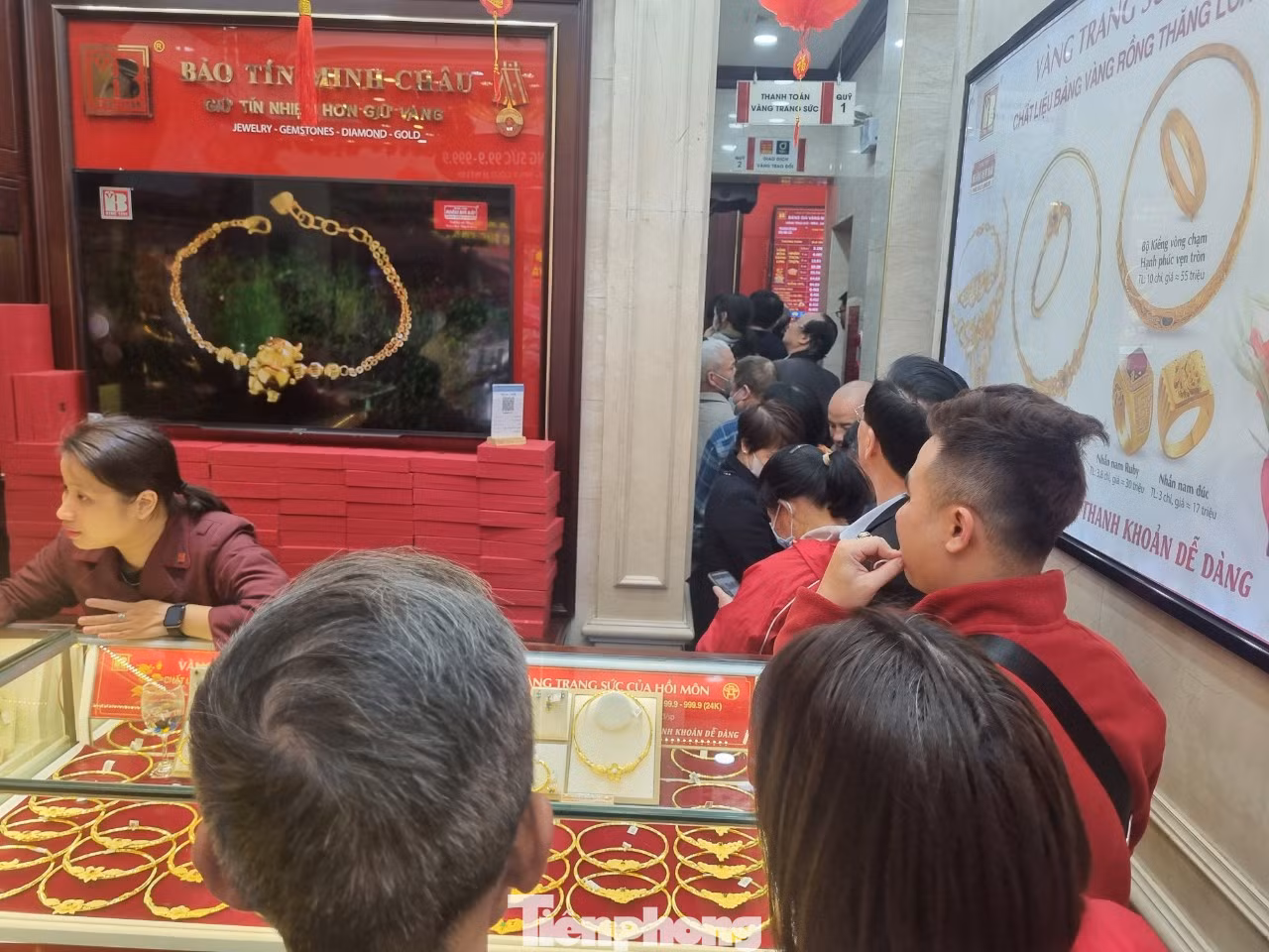 Sức cao cho thấy người dân vẫn ưu tiên kênh đầu tư vàng.