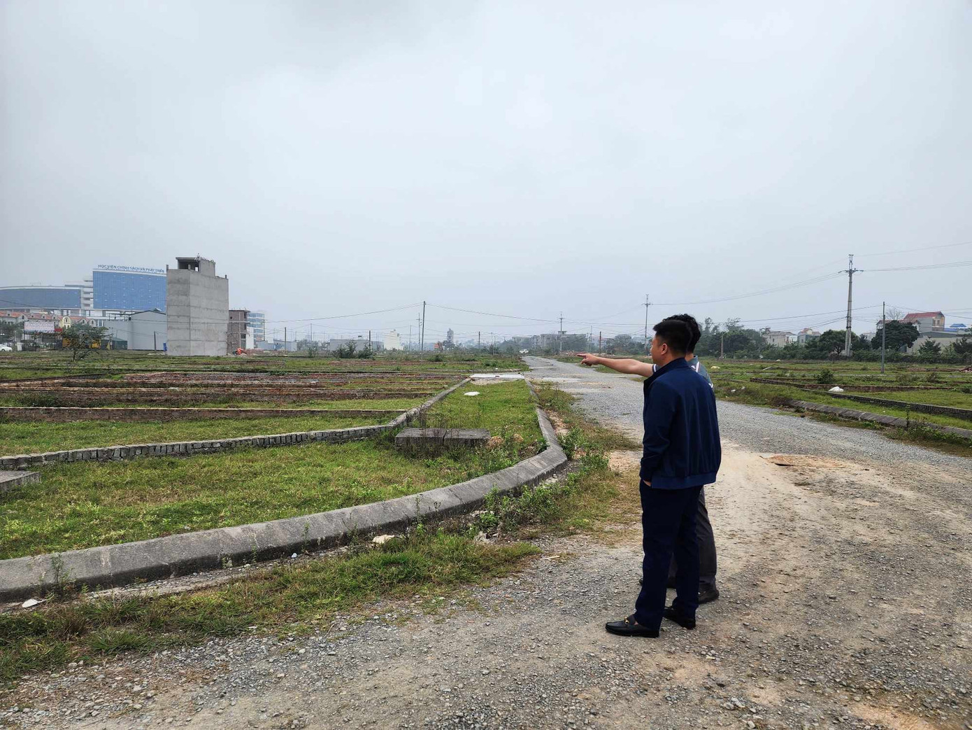 Người dân bắt đầu đi "săn" bất động sản trong bối cảnh lãi suất cho vay thấp nhất lịch sử (ảnh: N.M).