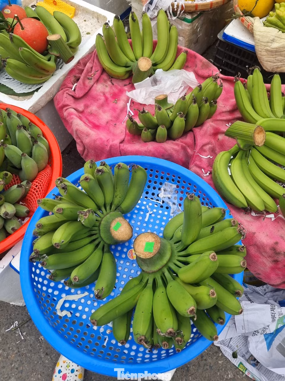 Nửa triệu đồng/nải chuối xanh 25 quả (ảnh: Ngọc Mai).