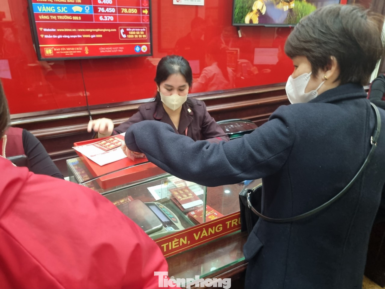 Vàng nhẫn đủ loại từ 1 chỉ đến 10 chỉ phục vụ nhu cầu người dân (ảnh: Ngọc Mai). Vàng nhẫn đủ loại từ 1 chỉ đến 10 chỉ phục vụ nhu cầu người dân (ảnh: Ngọc Mai).