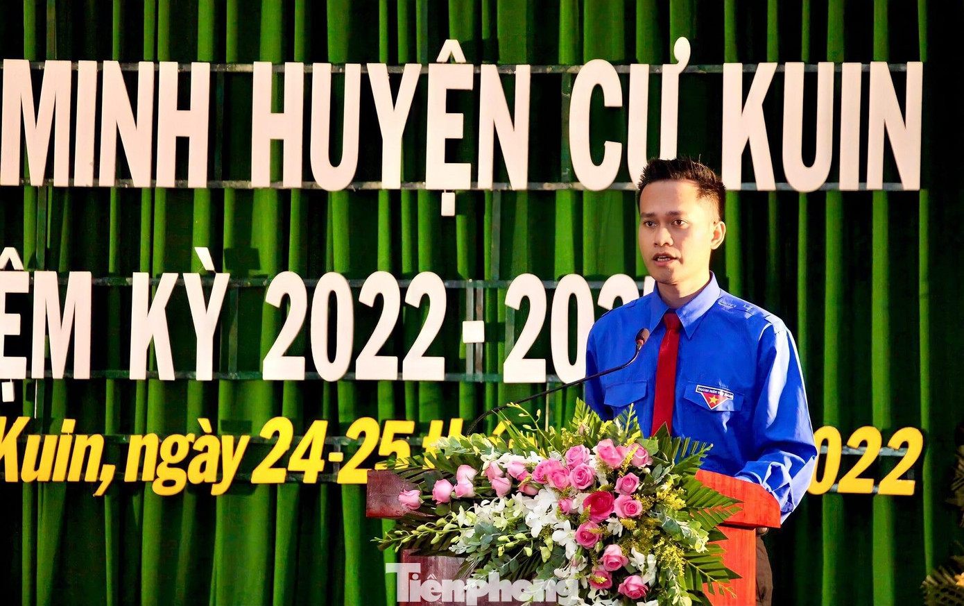 Phó Bí thư thường trực Tỉnh đoàn phát biểu tại đại hội Phó Bí thư thường trực Tỉnh đoàn phát biểu tại đại hội