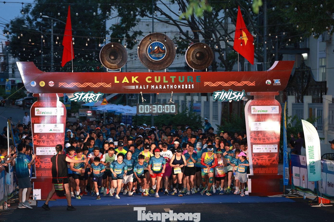 Ngày 29/6, Tỉnh Đoàn Đắk Lắk, Ủy ban Hội Liên hiệp Thanh niên Việt Nam tỉnh phối hợp với Sở Văn hóa, Thể thao và Du lịch tỉnh, UBND huyện Lắk tổ chức Giải chạy bộ Lak Culture Half Marathon 2025, với chủ đề "Nhịp chiêng M’nông".