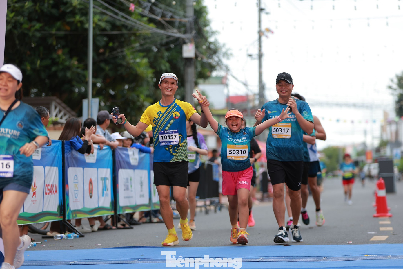 Các vận động viên thi đấu ở các cự ly 5km, 10km, 21km dành cho cả nam và nữ.