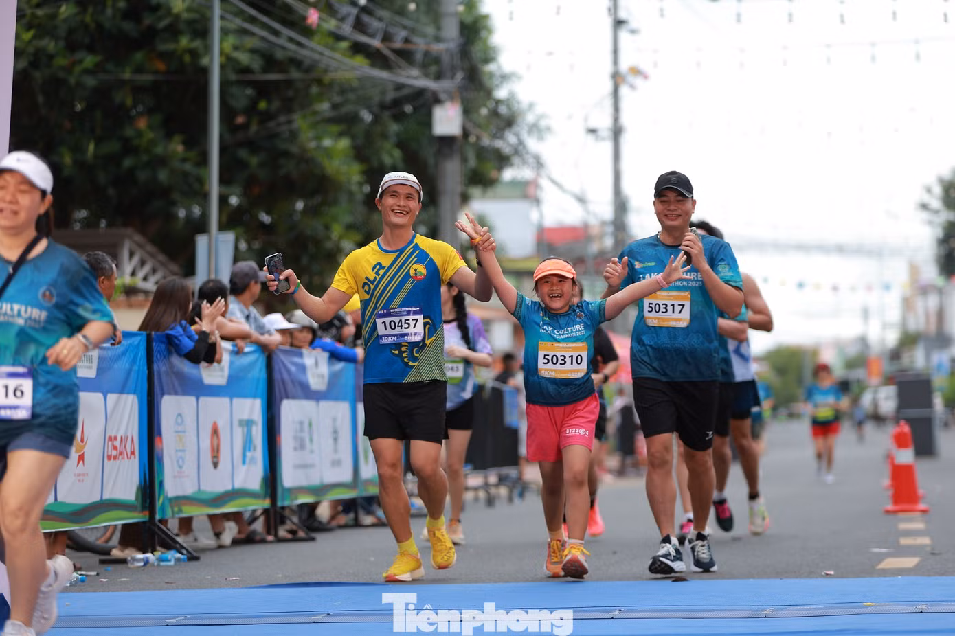 Các vận động viên thi đấu ở các cự ly 5km, 10km, 21km dành cho cả nam và nữ.