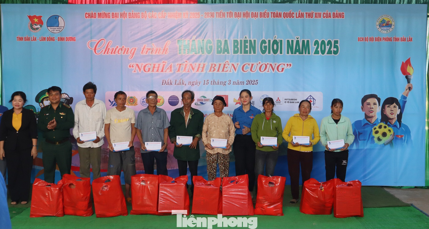 Với chủ đề “Nghĩa tình biên cương”, chương trình đã thực hiện nhiều hoạt động, công trình có ý nghĩa thiết thực tại các xã biên giới của huyện.