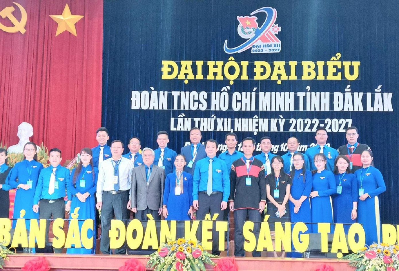 Đại biểu chụp hình lưu niệm tại đại hội Đại biểu chụp hình lưu niệm tại đại hội