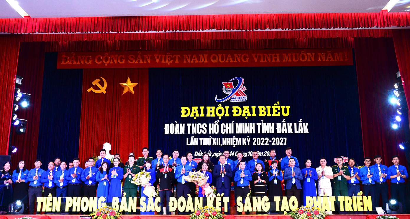 Ra mắt Ban Chấp hành khoá XII, nhiệm kỳ 2022-2027 Ra mắt Ban Chấp hành khoá XII, nhiệm kỳ 2022-2027