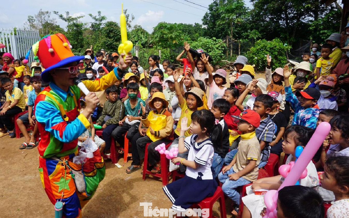 Các em thiếu nhi vùng sâu vui ngày Tết thiếu nhi Các em thiếu nhi vùng sâu vui ngày Tết thiếu nhi