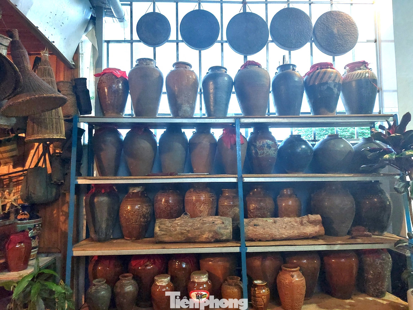 Anh Bộ chia sẻ để sưu tầm được các hiện vật gắn với văn hóa Tây Nguyên, anh đã dành nhiều thời gian nghiên cứu, gặp gỡ người già trong các bon, làng để tìm hiểu.