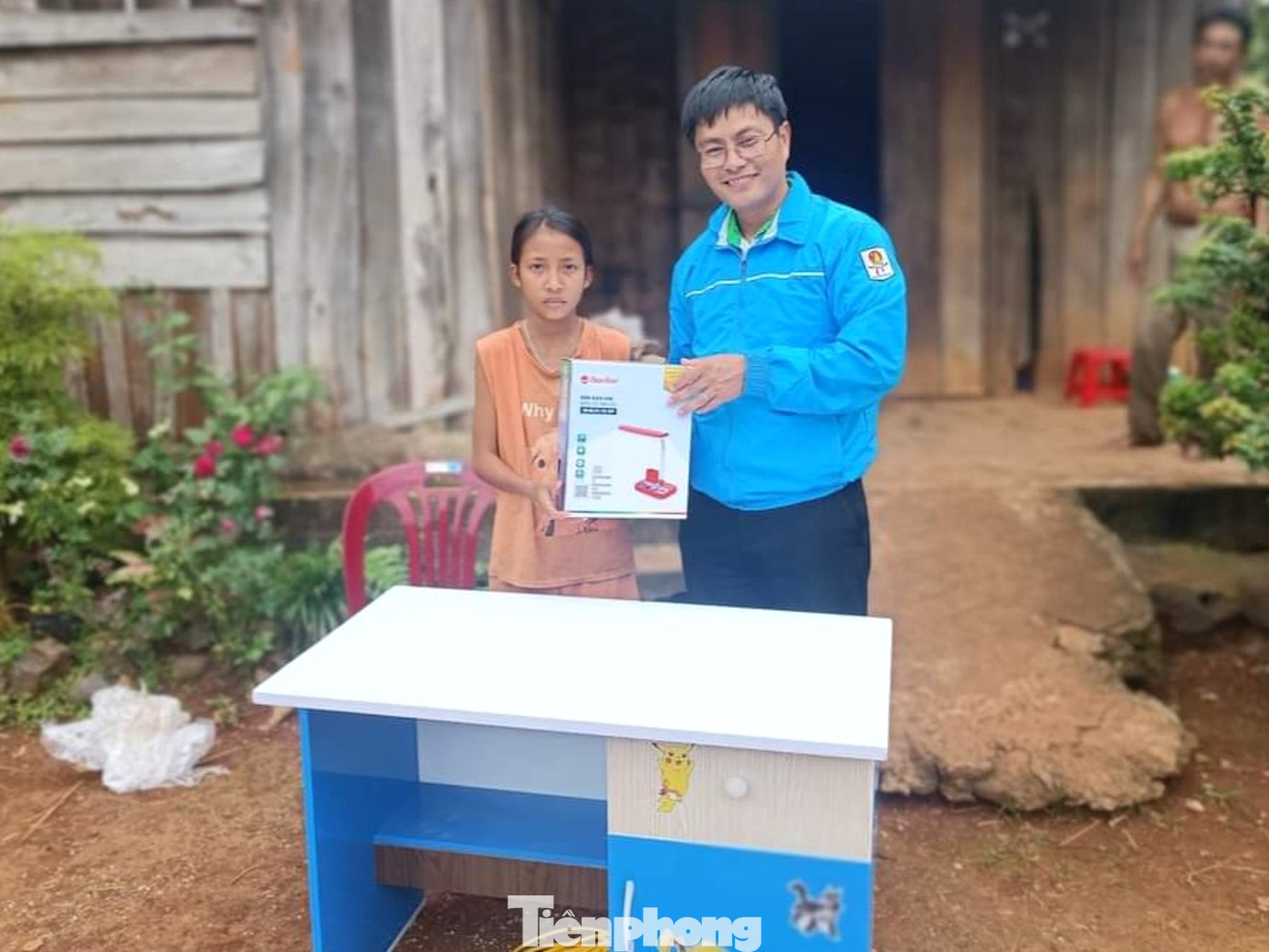 Thầy Mai Văn Chuyền - Chủ nhiệm Câu lạc bộ Vì đàn em thân yêu, Tổng phụ trách Đội Trường THCS Ngô Mây (huyện Cư M’gar, tỉnh Đắk Lắk)